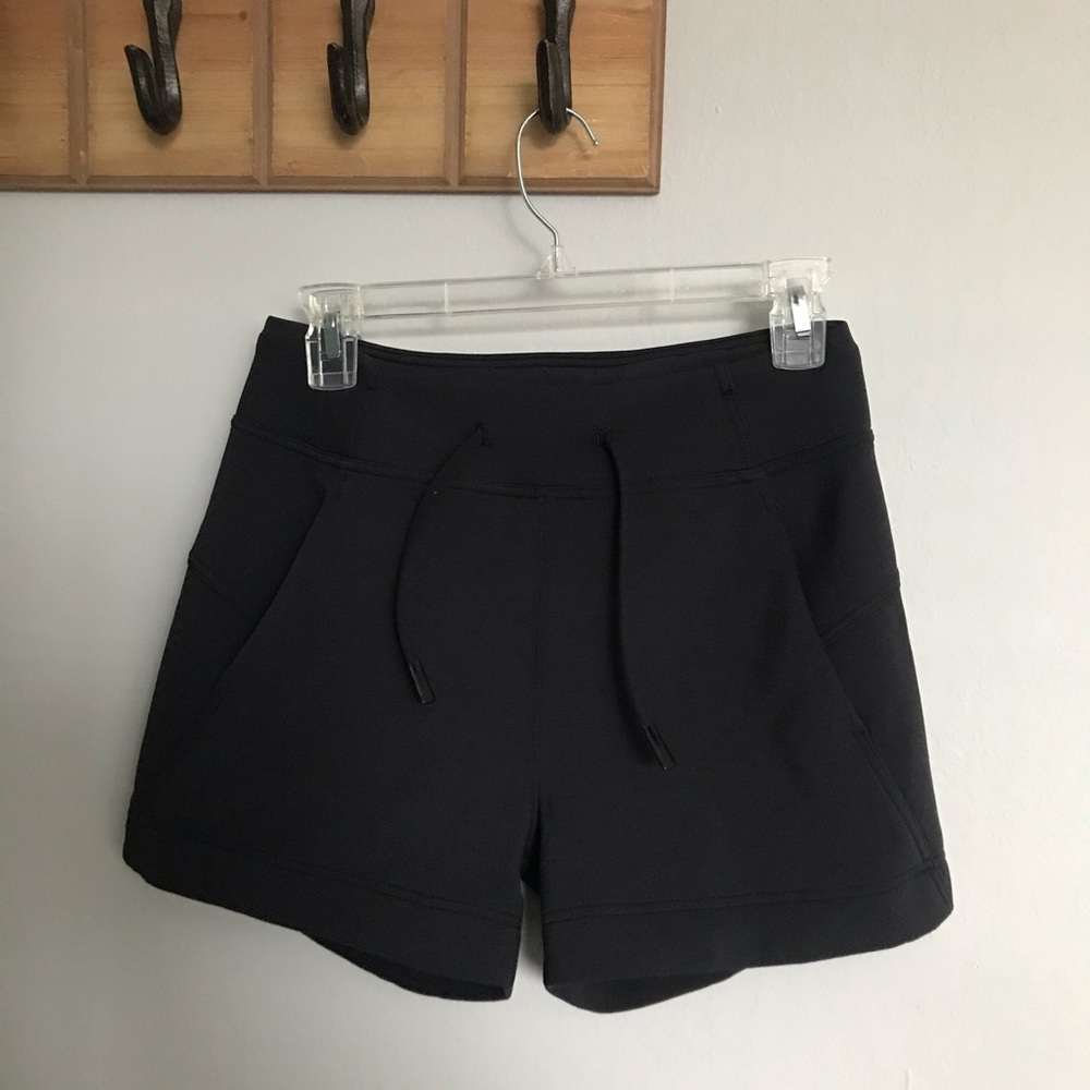 Black lululemon shorts !